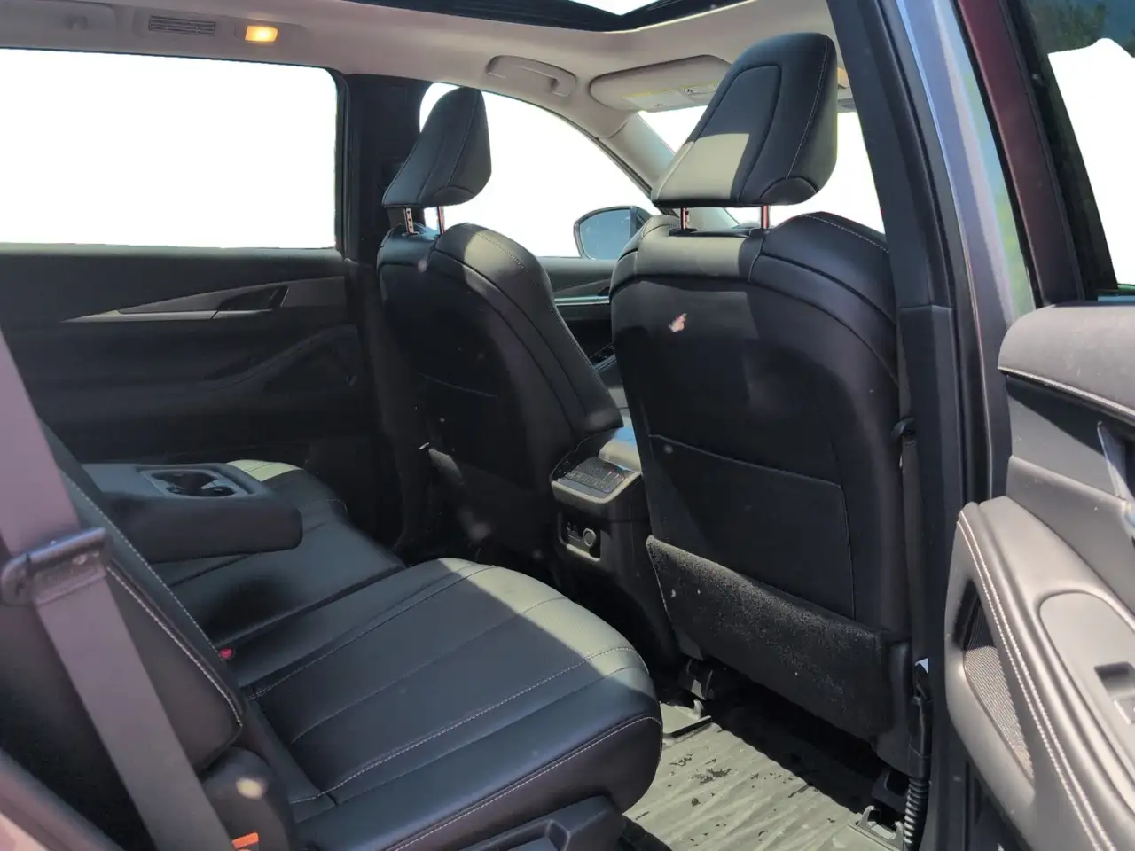 Infiniti QX60 снимка Infiniti QX60