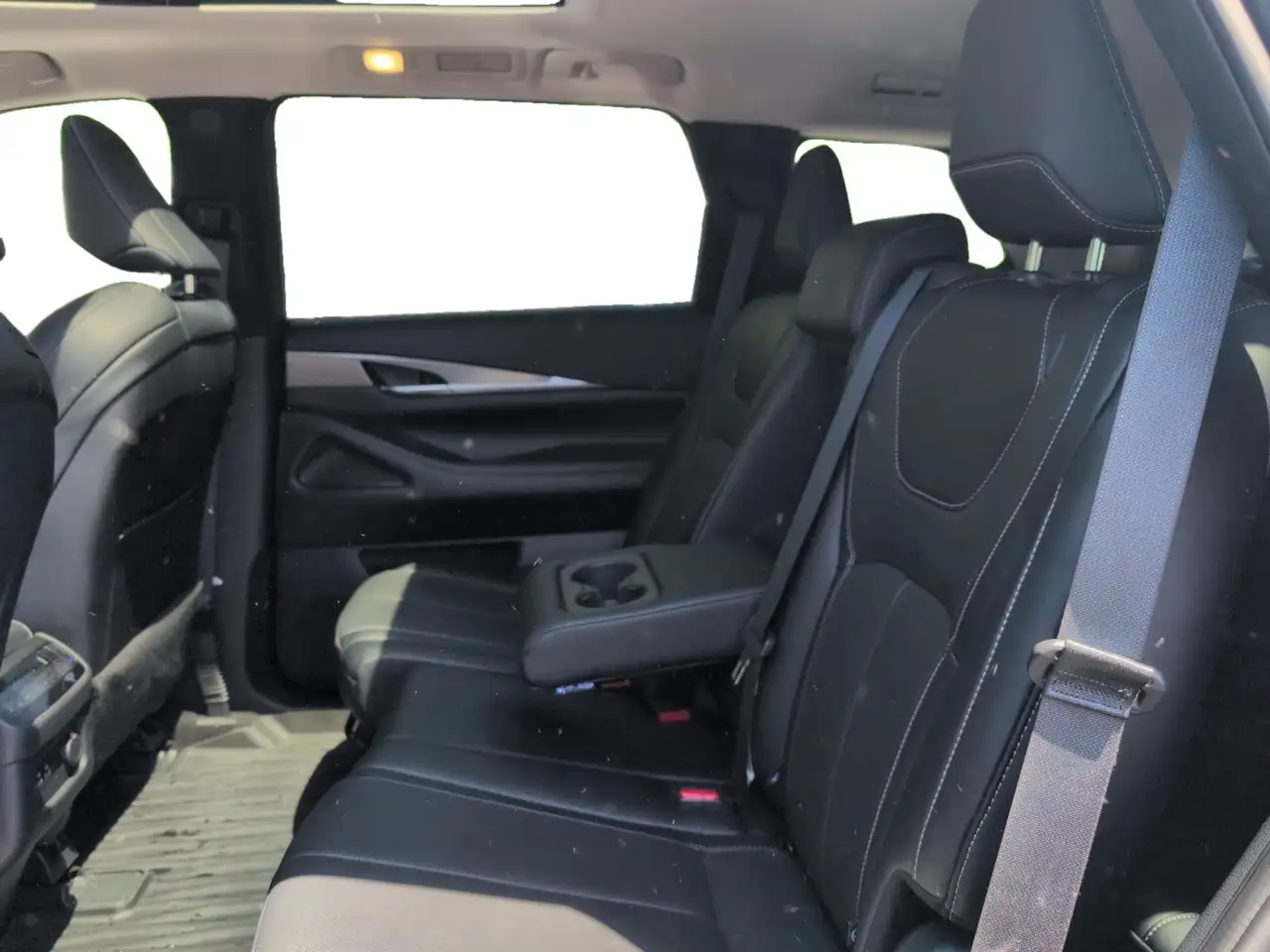 Infiniti QX60 снимка Infiniti QX60