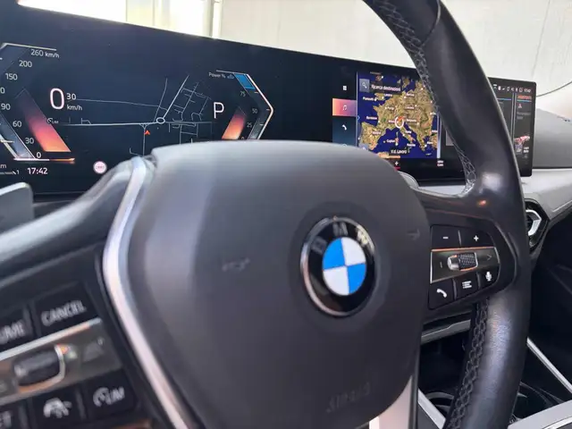 BMW 3 Series view 15