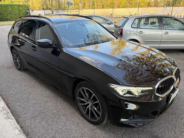 BMW 3 Series view 8
