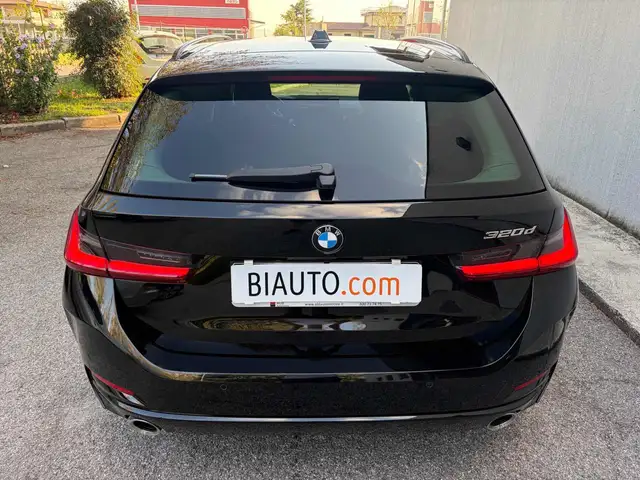 BMW 3 Series view 5