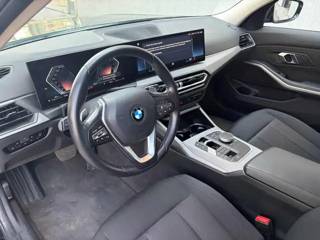 BMW 3 Series view 13