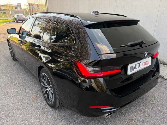 BMW 3 Series view 4
