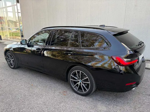 BMW 3 Series view 3