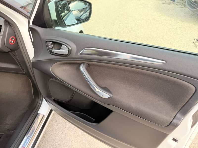 Ford S-Max S-MAX Titanium — photo 17