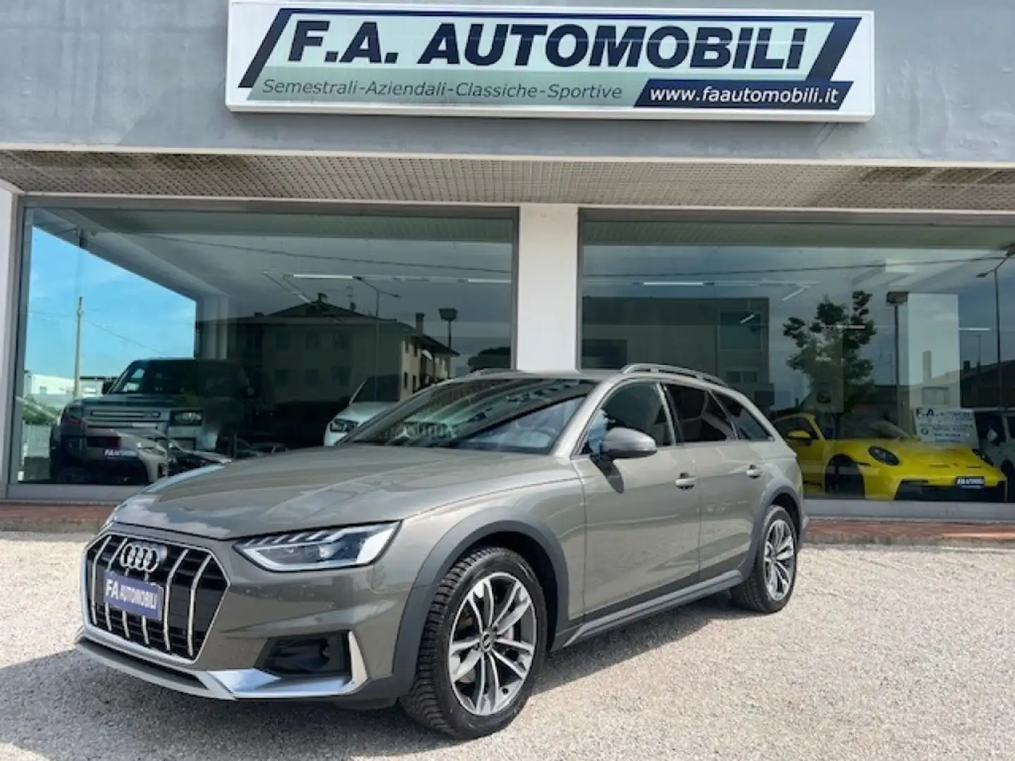 Audi A4 allroad 40 TDI 204 CV S tronic Business Evolution MHEV Gris - 1