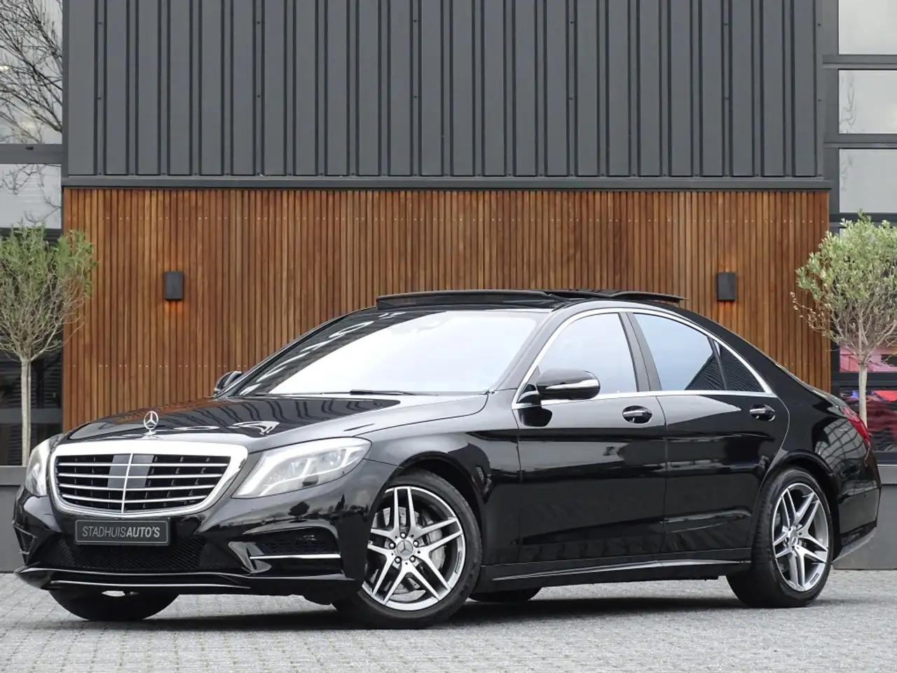 Mercedes-Benz S 400 S400 V6 333PK Hybrid / AMG / LED / 360° — photo 1 of 40