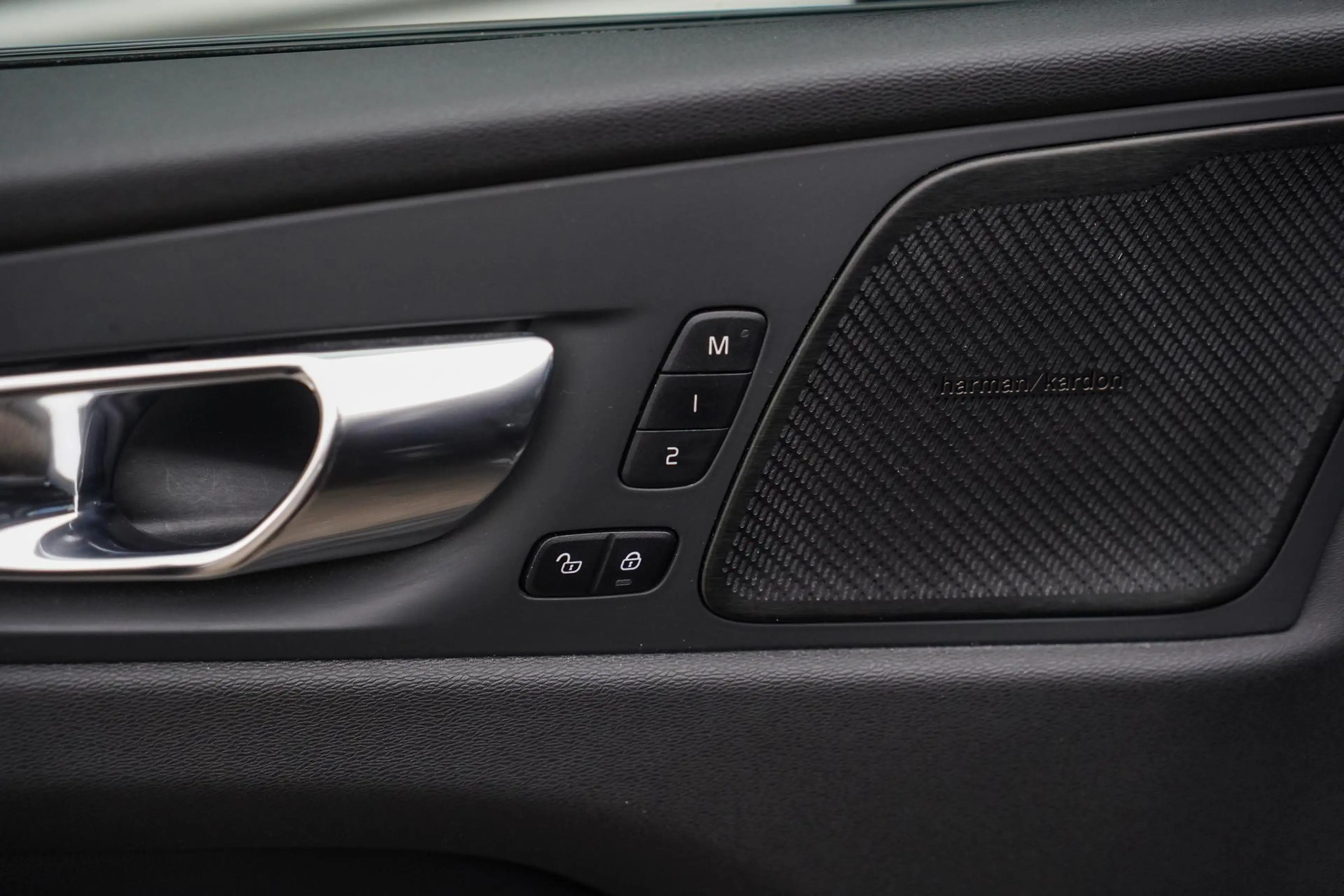 Volvo XC60 T6 AWD R-Design Plug In Hybride Panorama dak | Hea — photo 15