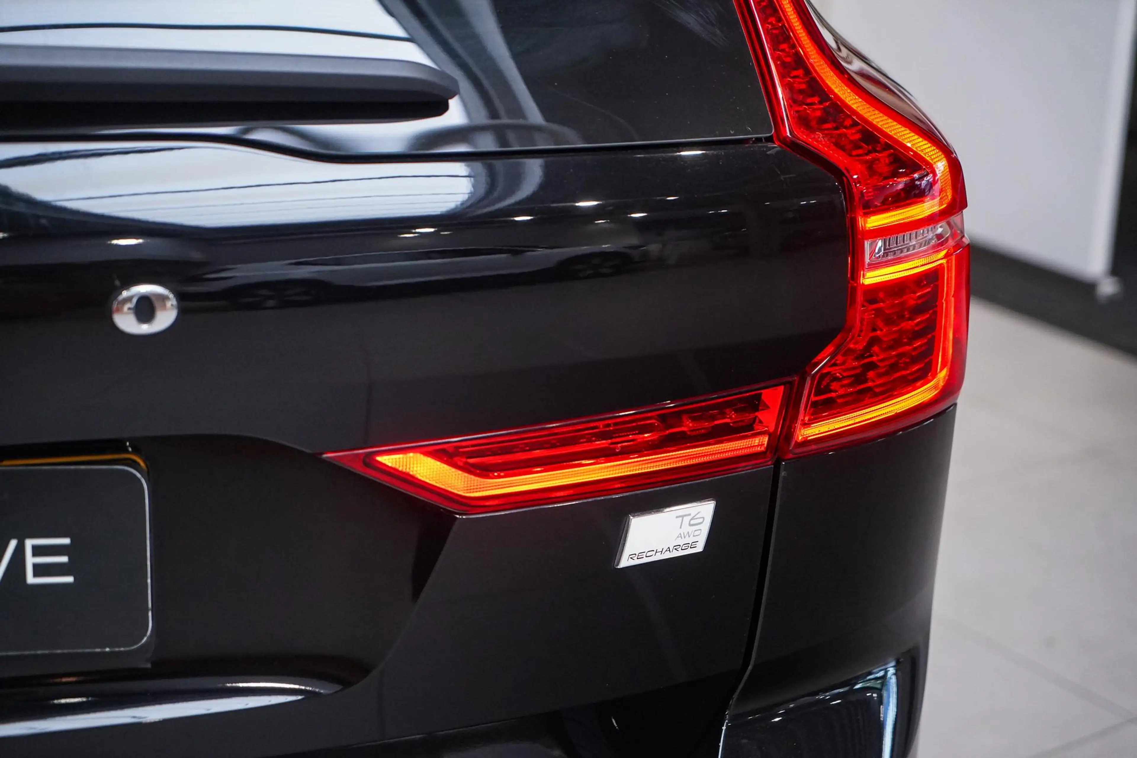 Volvo XC60 T6 AWD R-Design Plug In Hybride Panorama dak | Hea — photo 9