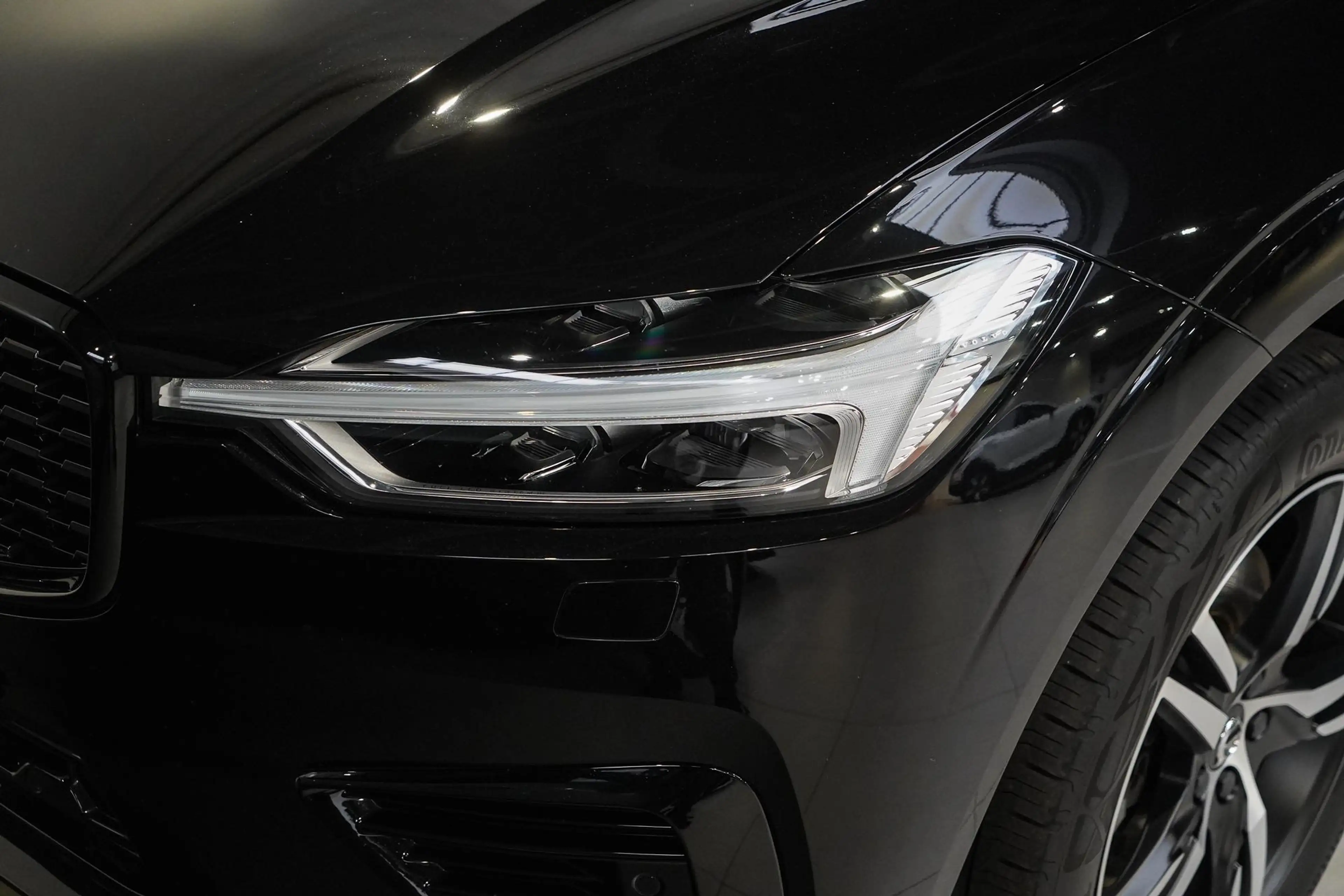 Volvo XC60 T6 AWD R-Design Plug In Hybride Panorama dak | Hea — photo 4