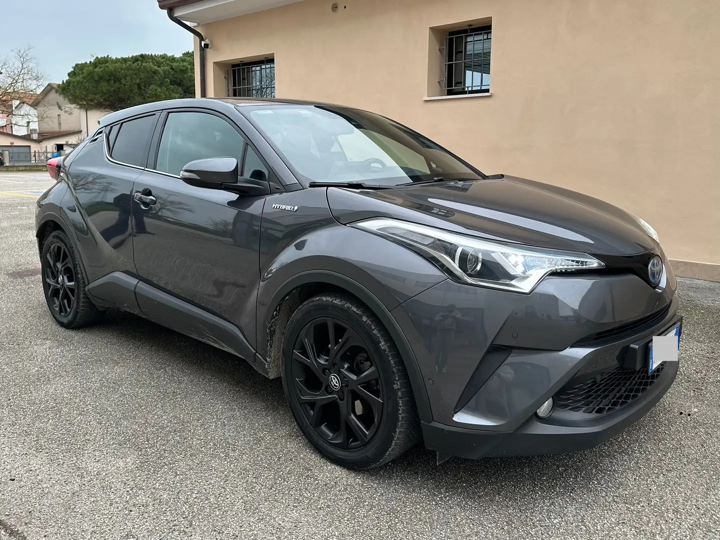 Toyota C-HR 1.8h Lounge 2wd e-cvt - 1