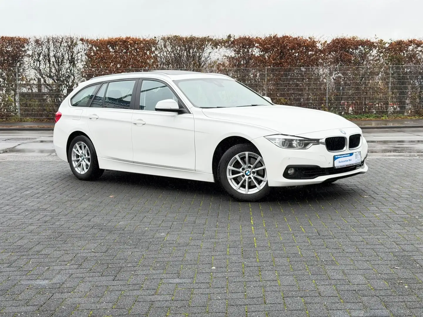 BMW 320 i Advantage M-Technik -HeadUp-Pano-LED-1.Hd Weiß - 1
