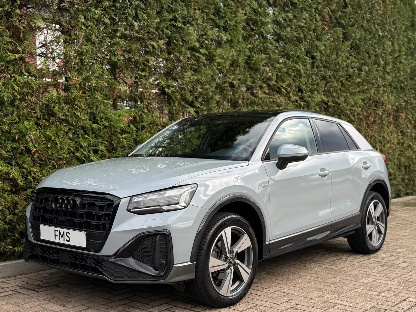 Audi Q2 35 TFSI 2x S-Line CarPlay Camera LED Gris - 1
