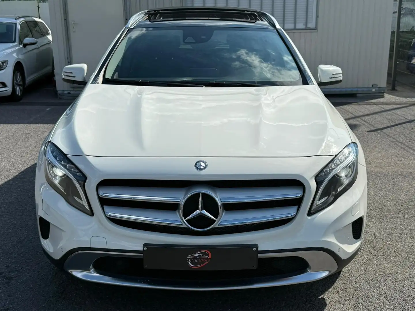 Mercedes-Benz GLA 220 d 4-Matic / FULL / XENON / EURO 6b / NAVI / CLIM Wit - 2