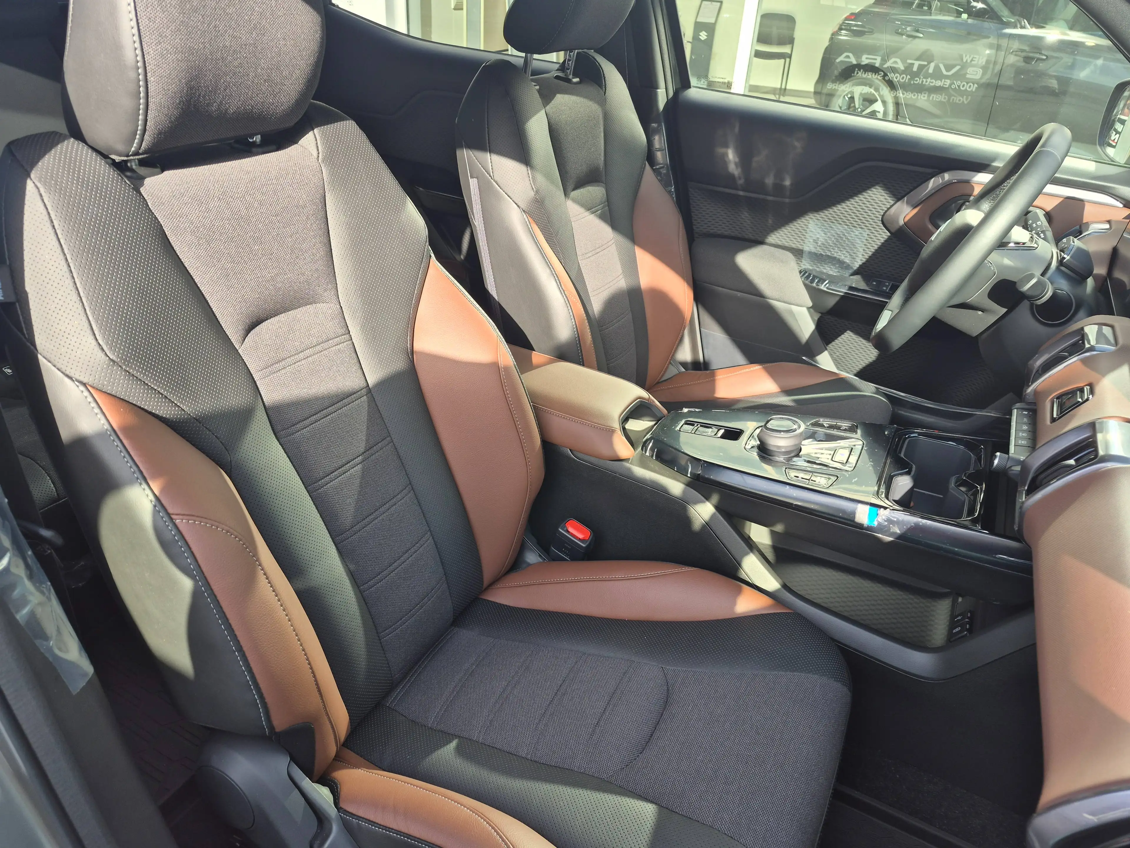Suzuki Vitara e-VITARA 61 kWh 4WD AT GLX — photo 15