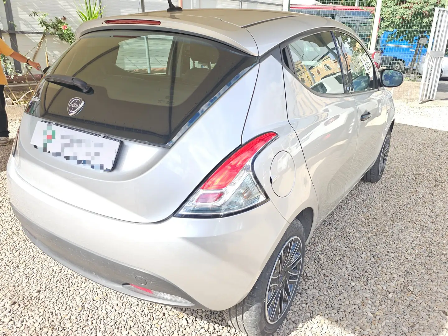 Lancia Ypsilon 1.2 69 CV 5 porte S&S Elefantino Blu Argento - 2