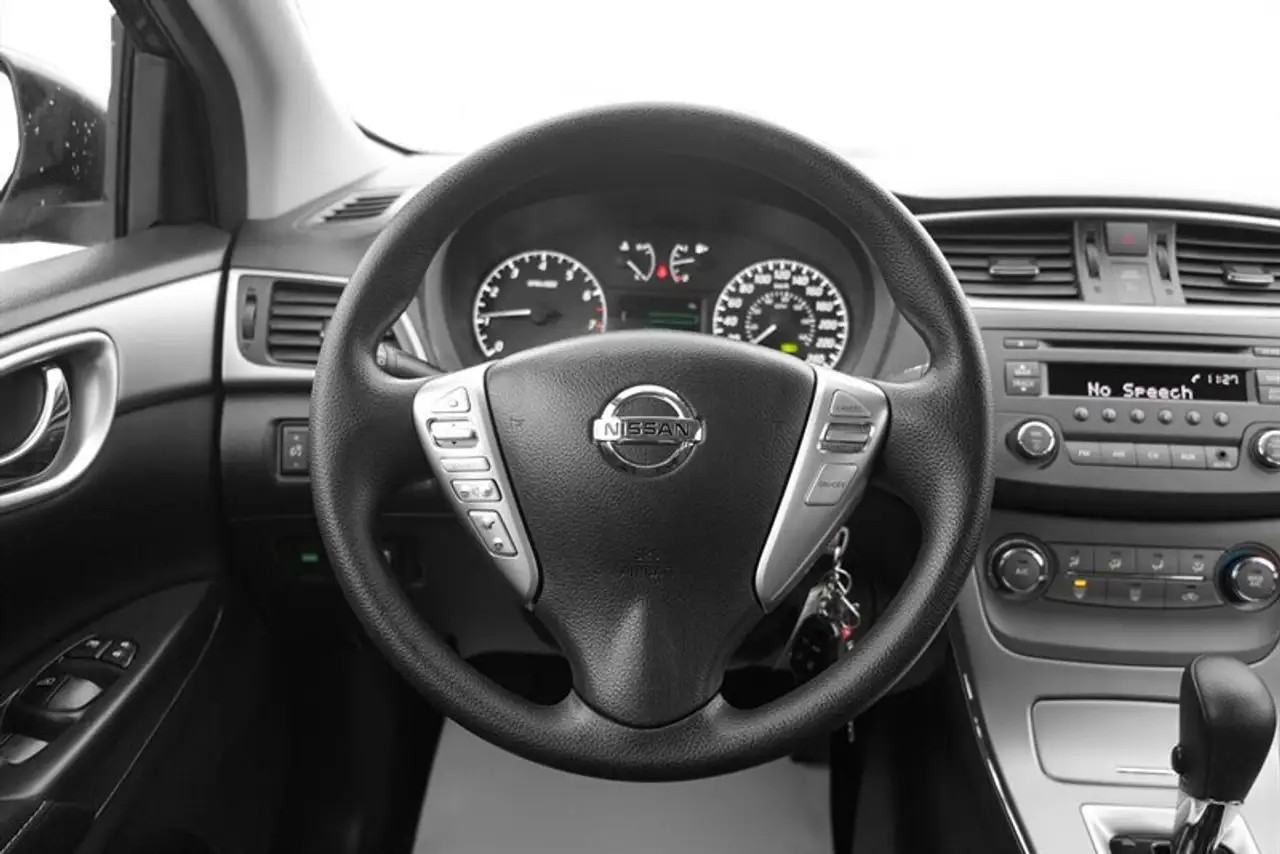 Nissan Sentra снимка Nissan Sentra