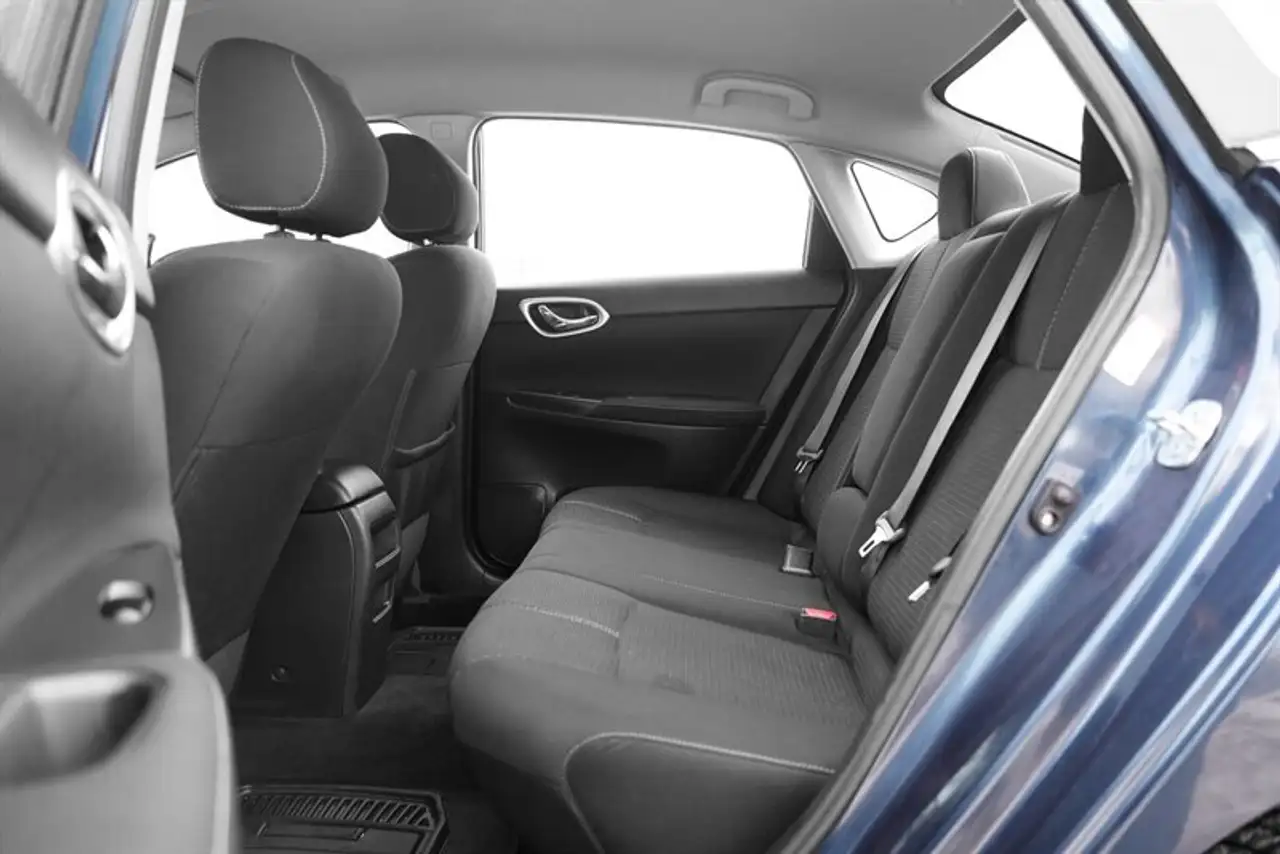 Nissan Sentra снимка Nissan Sentra