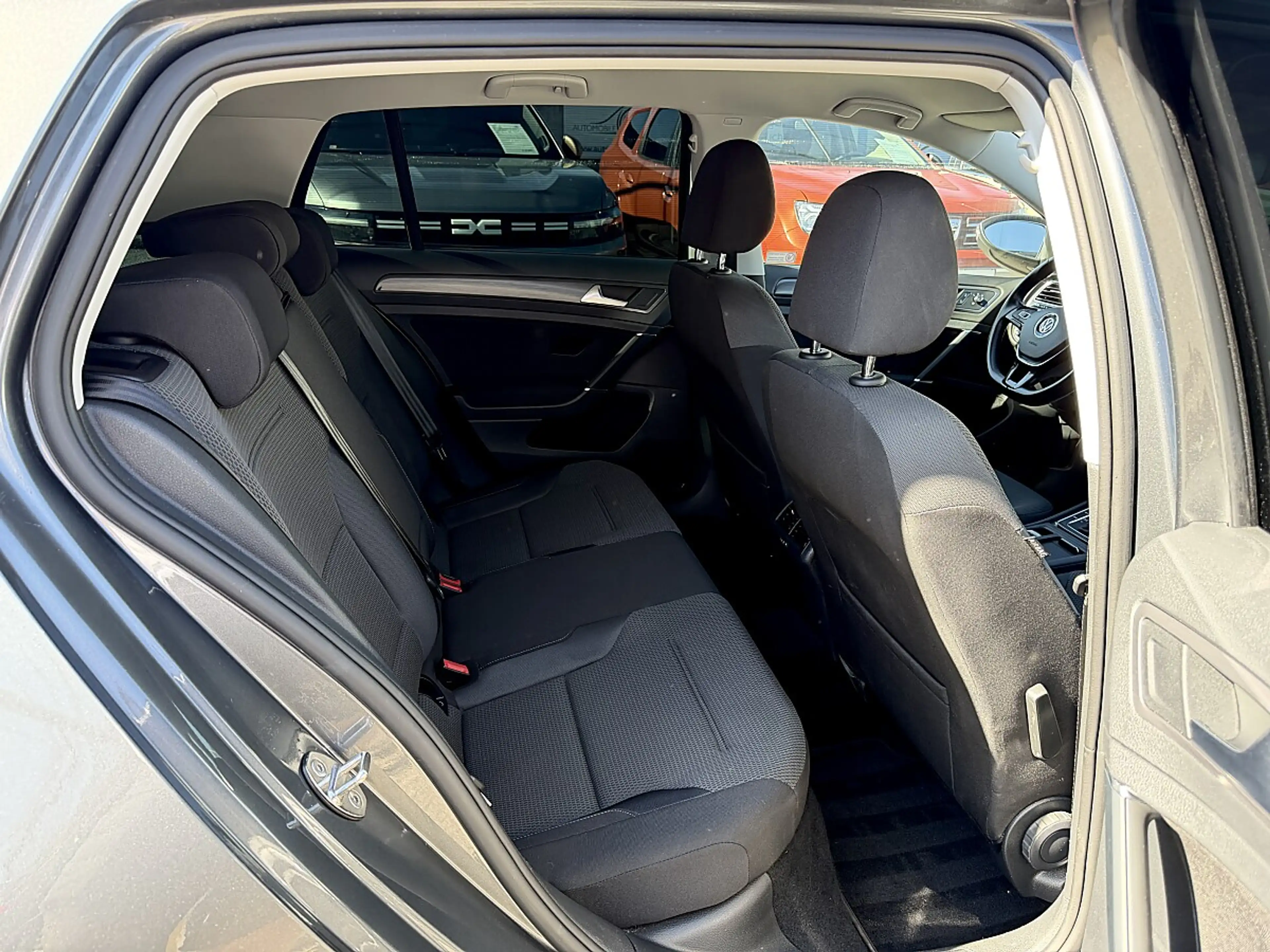 Volkswagen Golf R -Line 2,0 TDI 4Motion DSG 19" ACC LED PDC Kamer... — photo 10