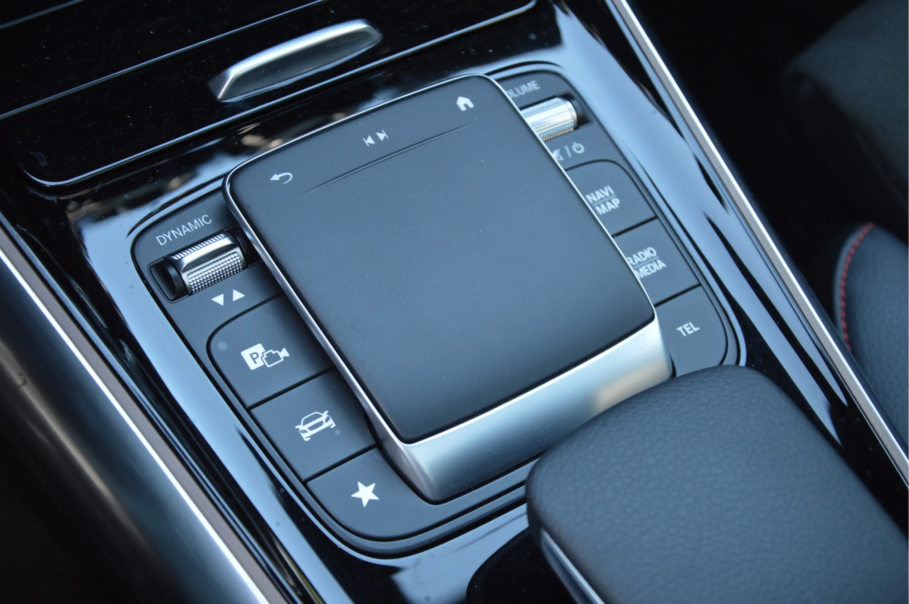 Mercedes-Benz GLA 200 AMG-LINE | PANODAK | DISTRONIC | SFEERVERLICHTING — photo 23