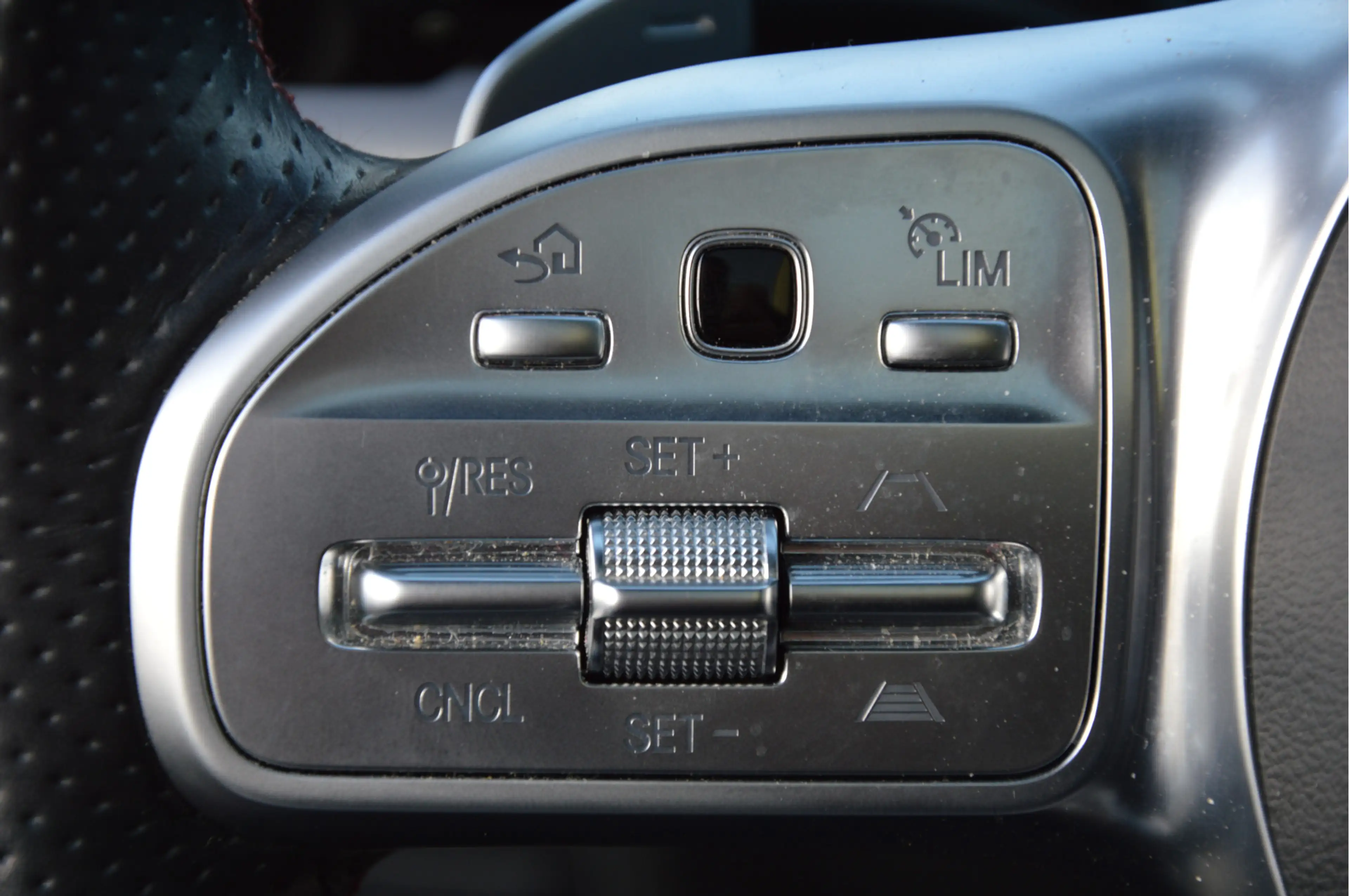 Mercedes-Benz GLA 200 AMG-LINE | PANODAK | DISTRONIC | SFEERVERLICHTING — photo 19