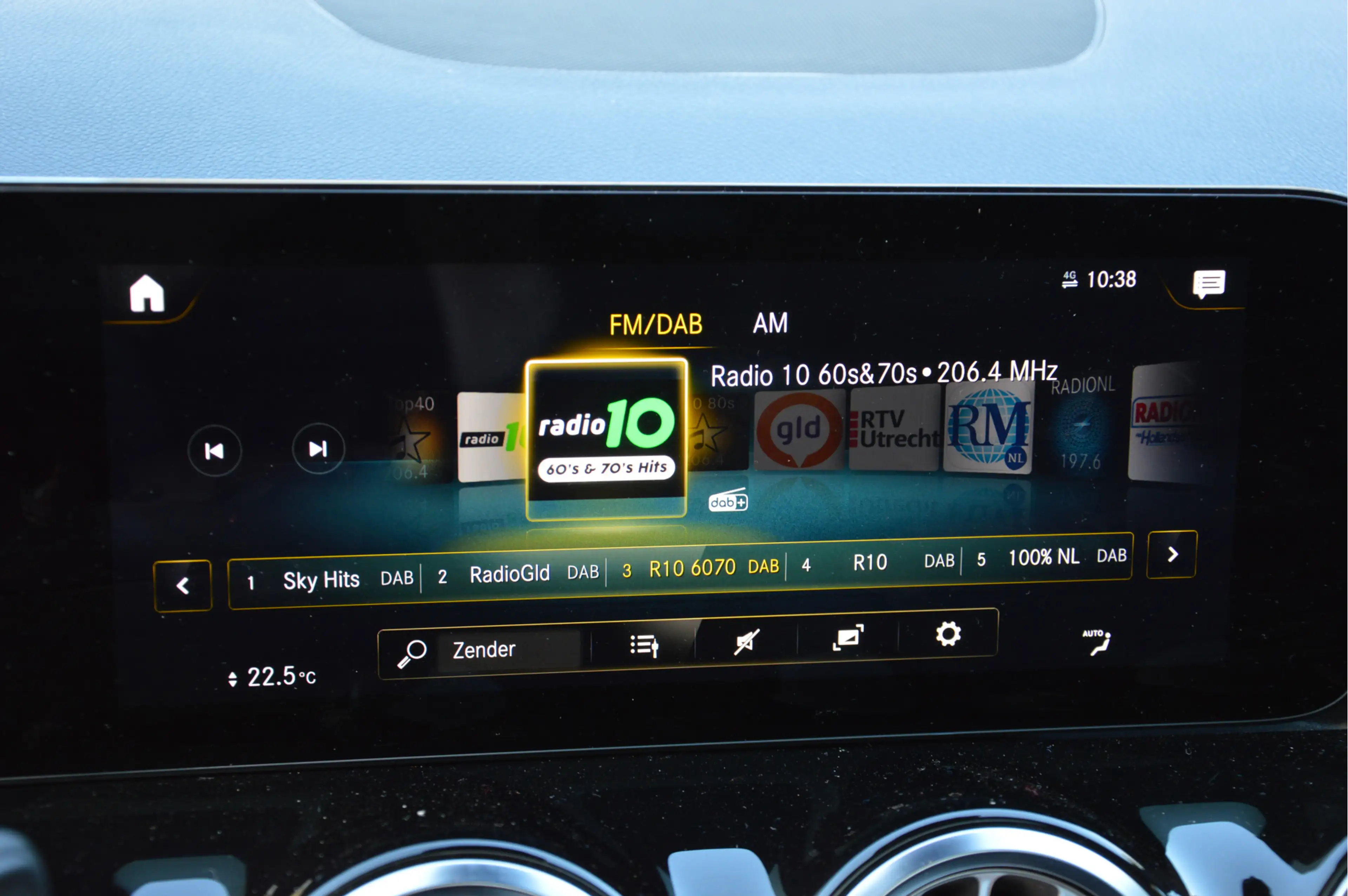 Mercedes-Benz GLA 200 AMG-LINE | PANODAK | DISTRONIC | SFEERVERLICHTING — photo 24