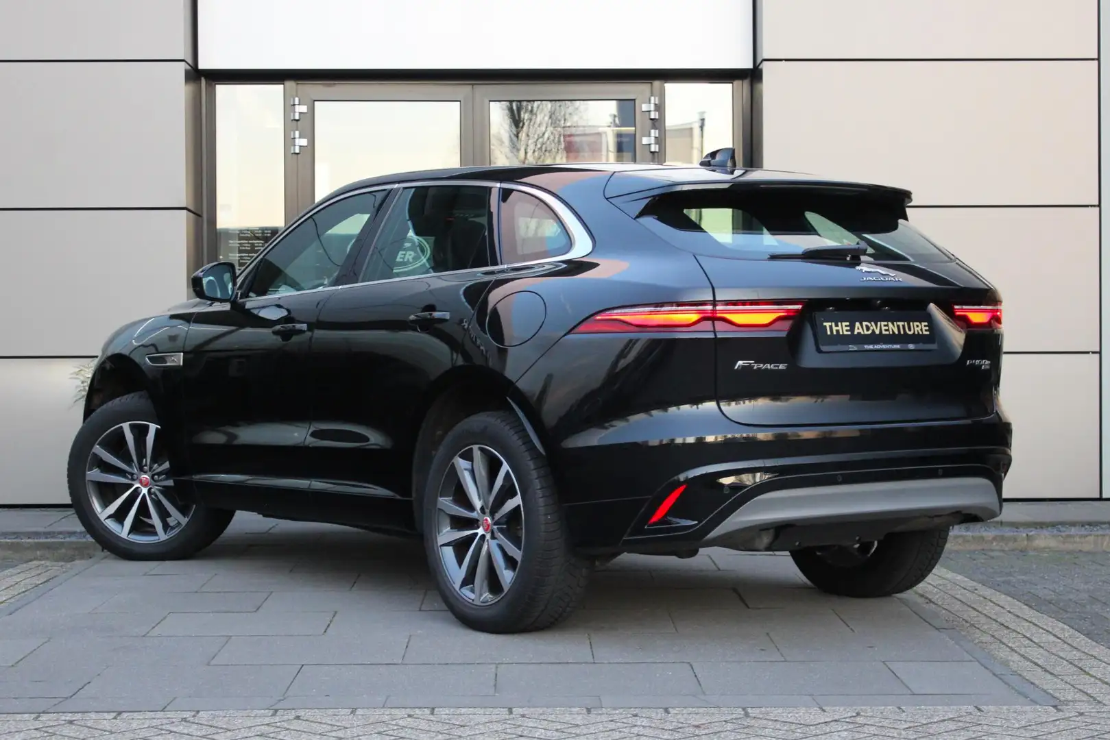 Jaguar F-Pace 2.0 P400e Dynamic SE | Pano | Meridian | Cold Clim Noir - 2