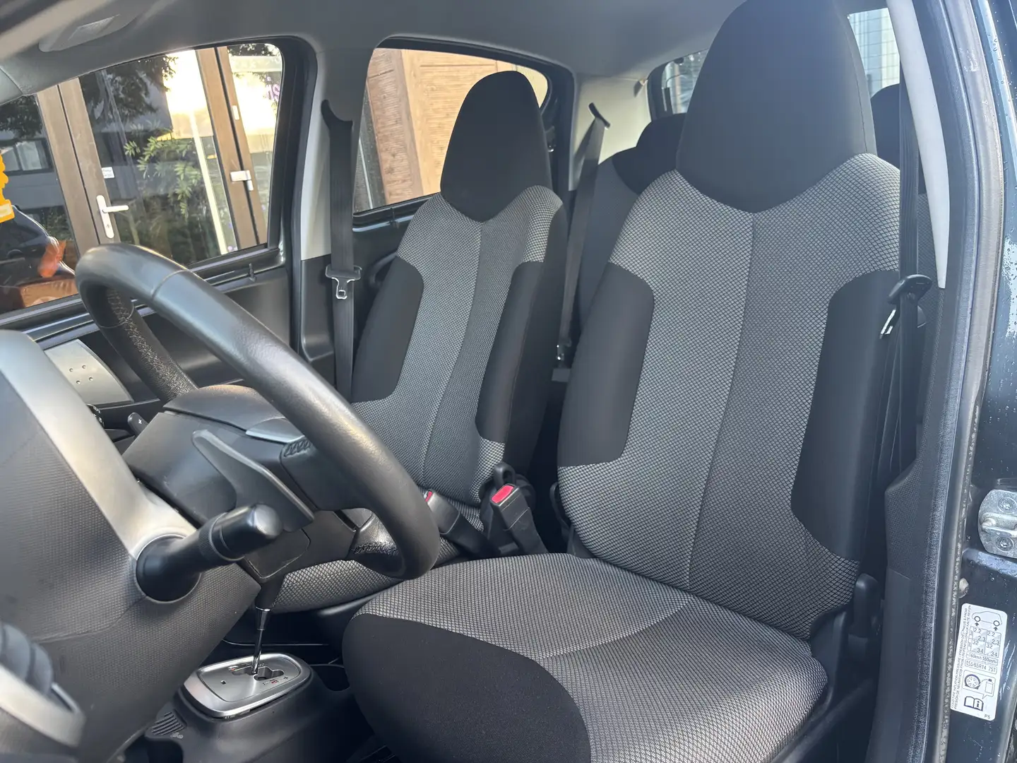 Toyota Aygo 1.0 VVT-i Aspiration AUTOMAAT Airco 48607km nap Grijs - 1