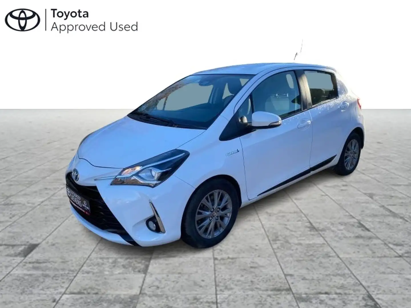 Toyota Yaris 1.5 Hybride Premium  i-conic Wit - 1