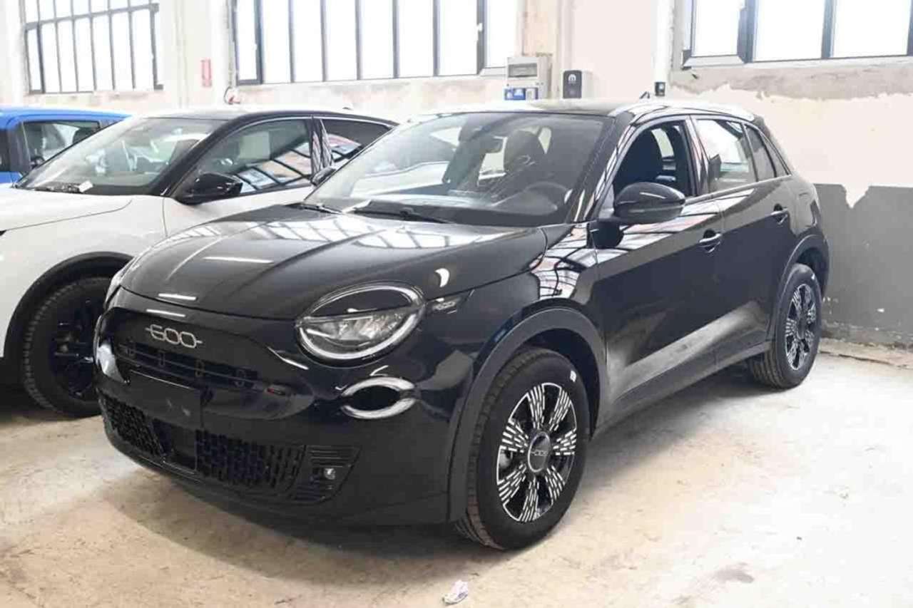 Fiat 600 Hybrid 110 CV DCT MHEV Serie Speciale Icon