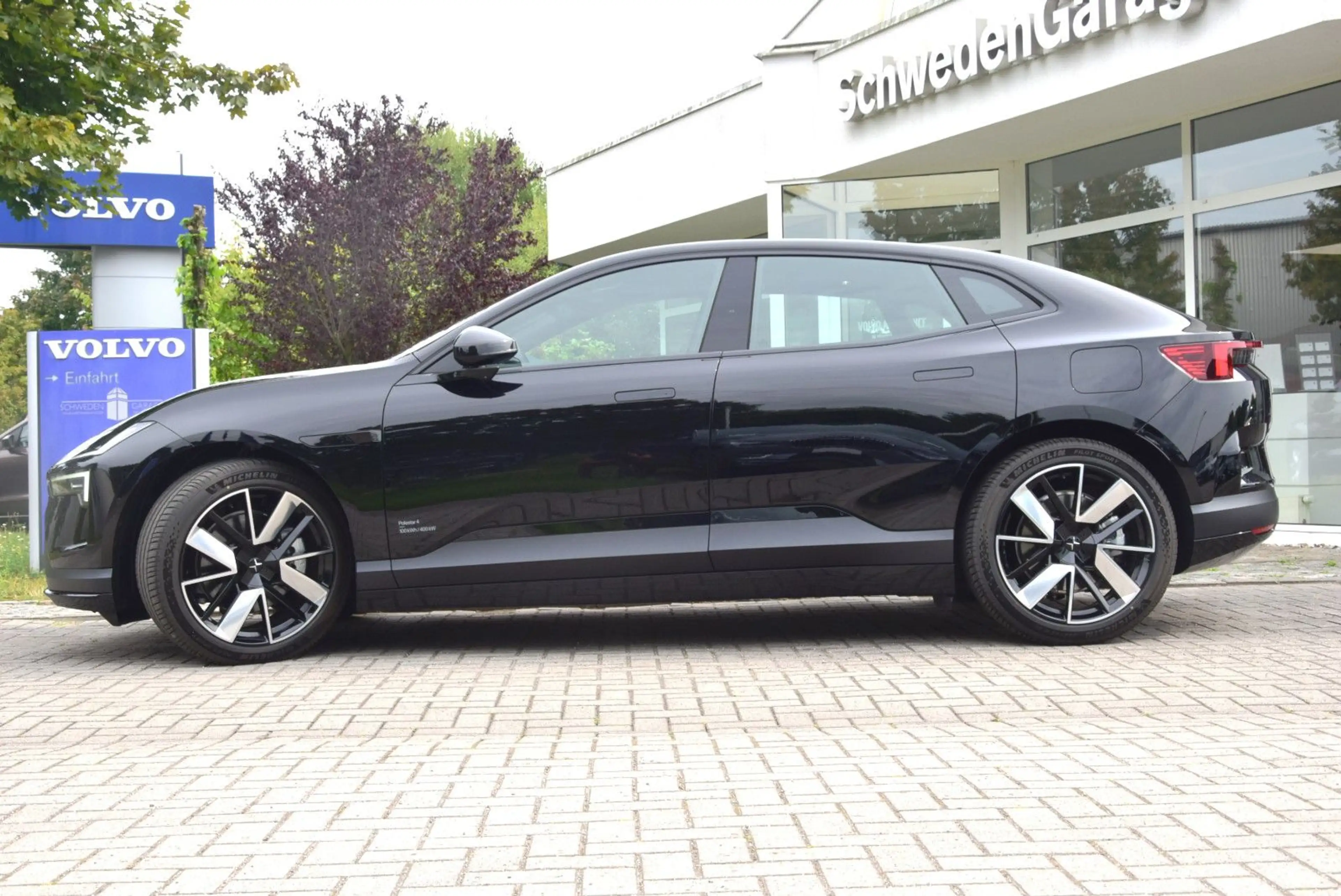 Polestar 4 Long Range Dual Motor — photo 3
