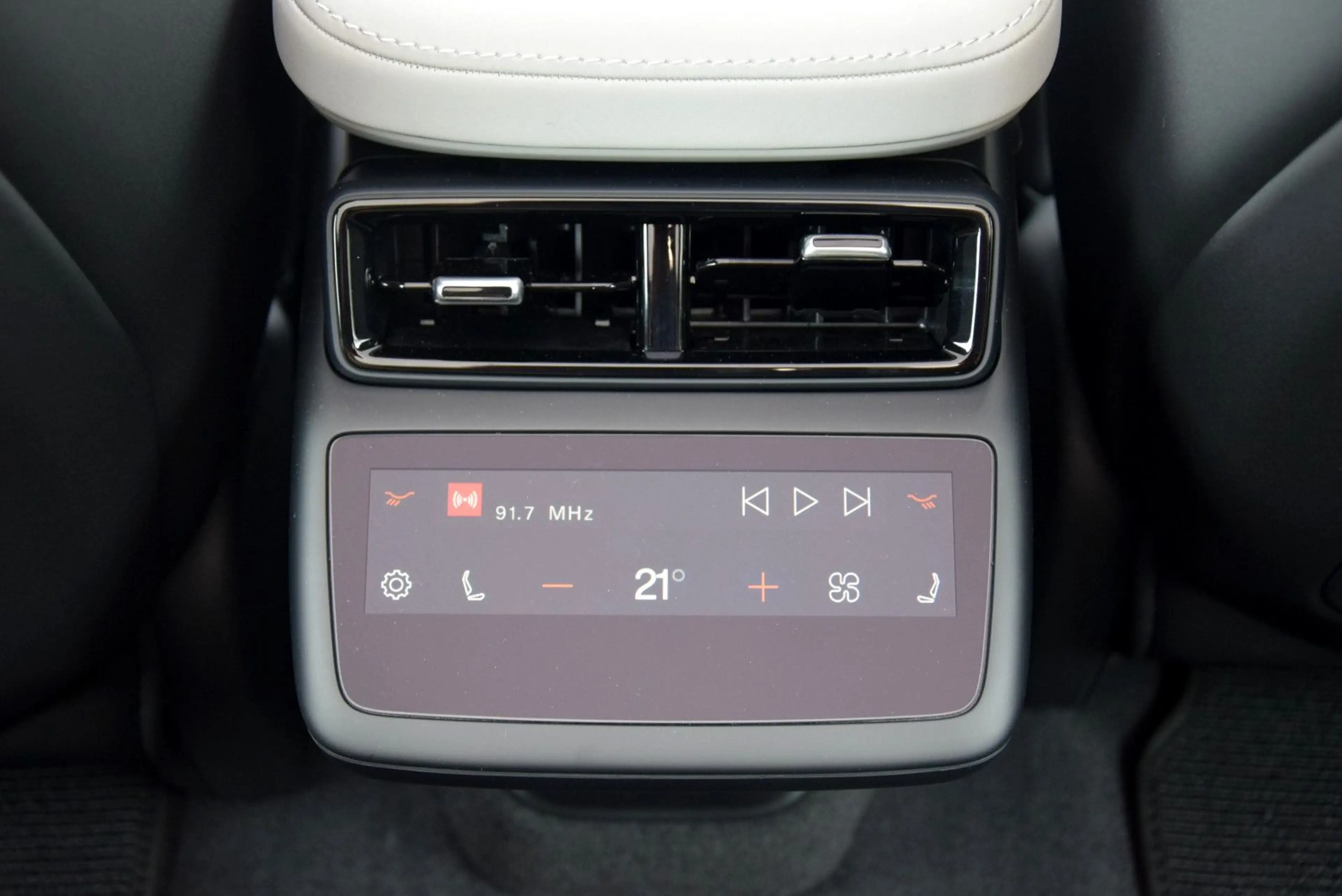Polestar 4 Long Range Dual Motor — photo 19