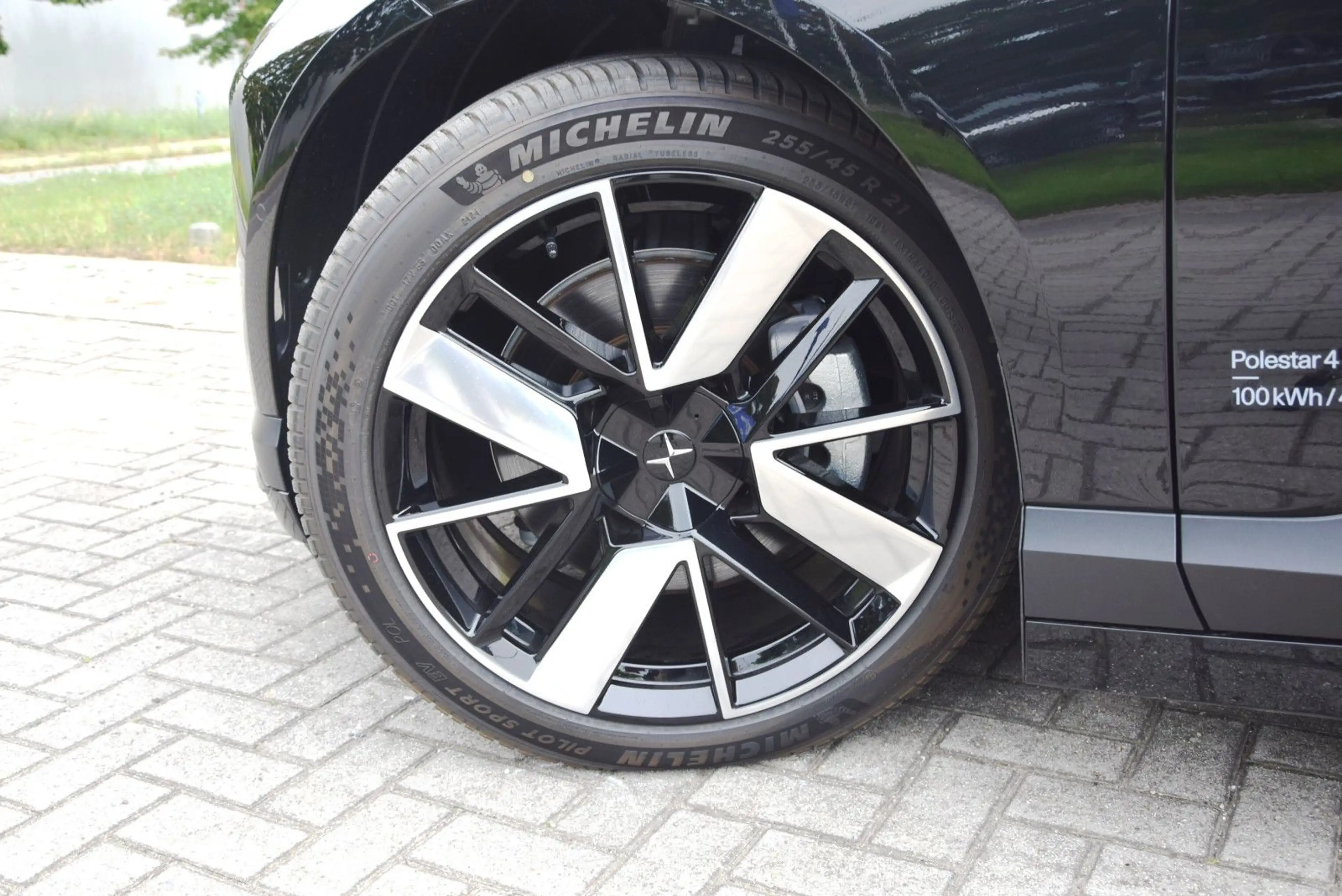 Polestar 4 Long Range Dual Motor — photo 7