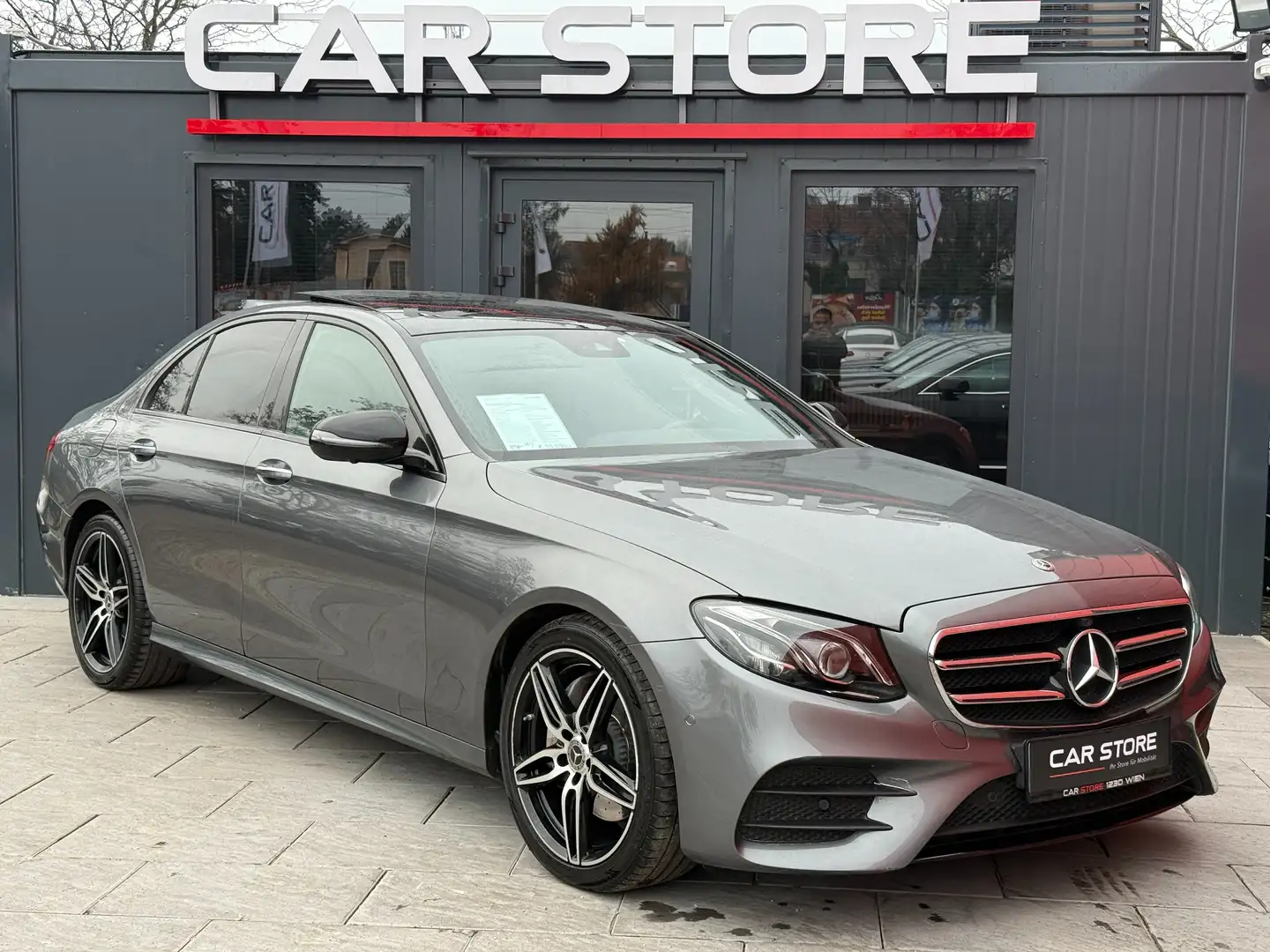 Mercedes-Benz E 220 d|AMG-Line|Pano|360°|Keyless|NightPaket|Totwink Grau - 2