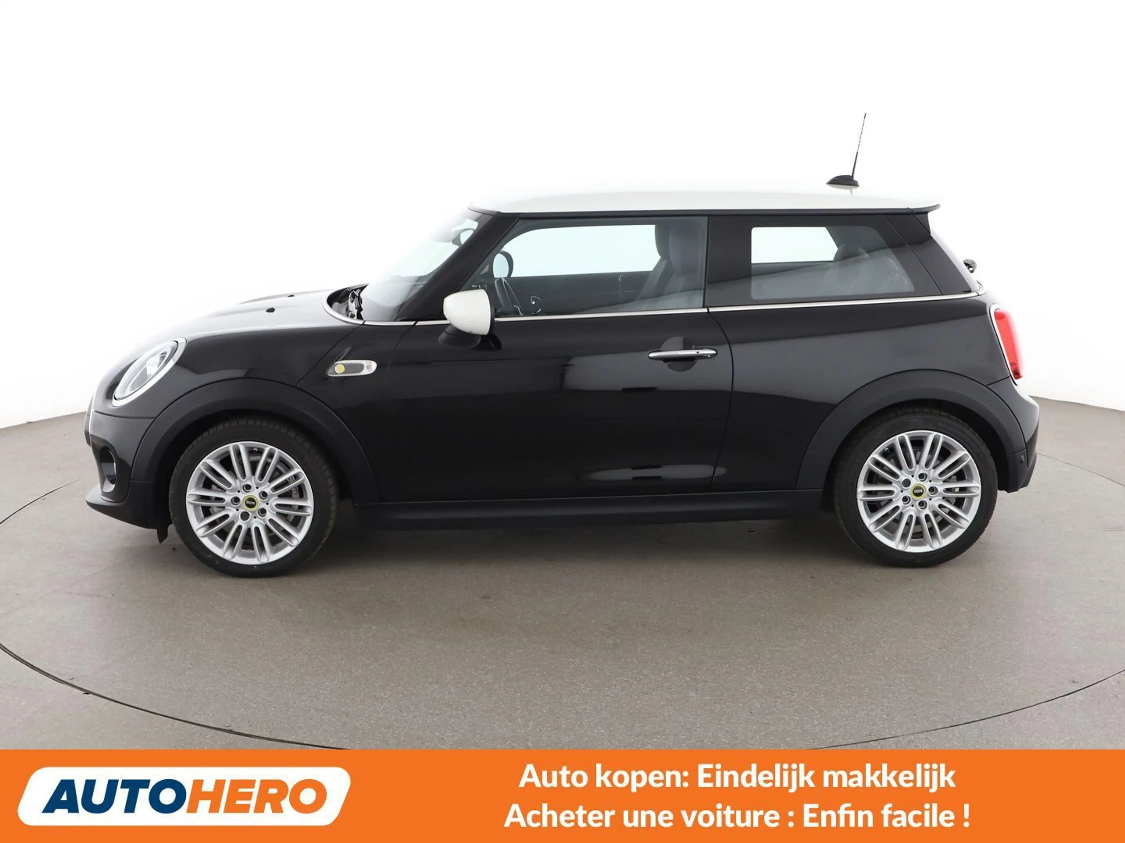 MINI Cooper SE Cooper SE Trim M — photo 3