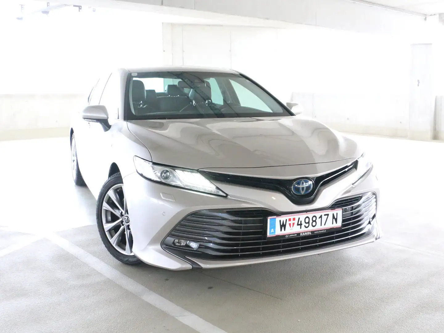 Toyota Camry Camry 2,5 Hybrid Lounge Aut. Lounge bijela - 2