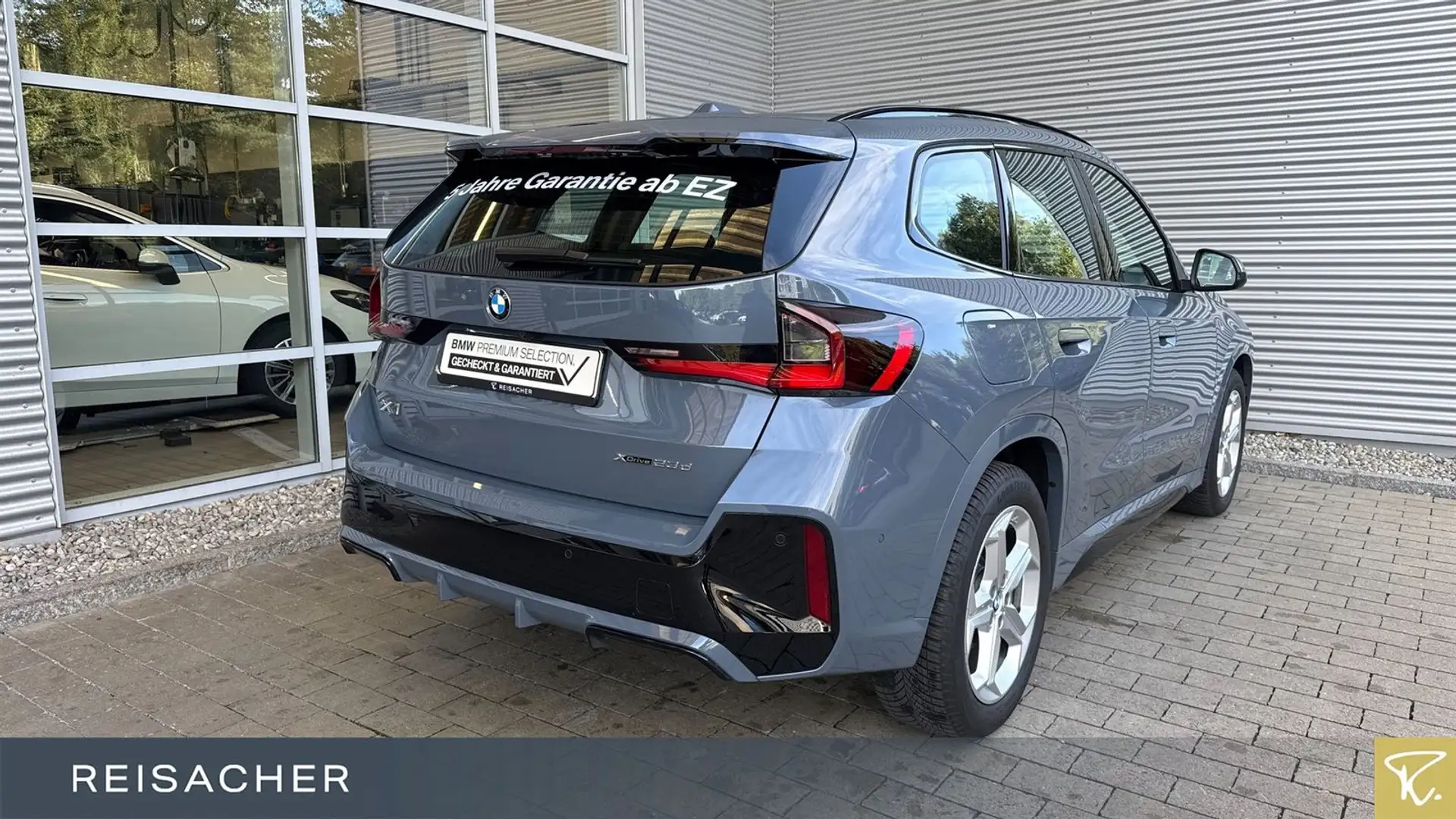 BMW X1 xDrive23dA M-Sport Navi ACC RüKa adLED AHK Grau - 2
