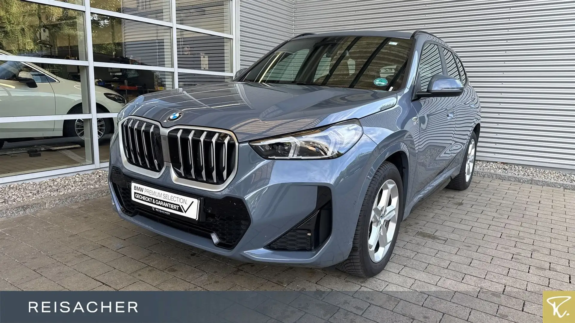 BMW X1 xDrive23dA M-Sport Navi ACC RüKa adLED AHK Grau - 1