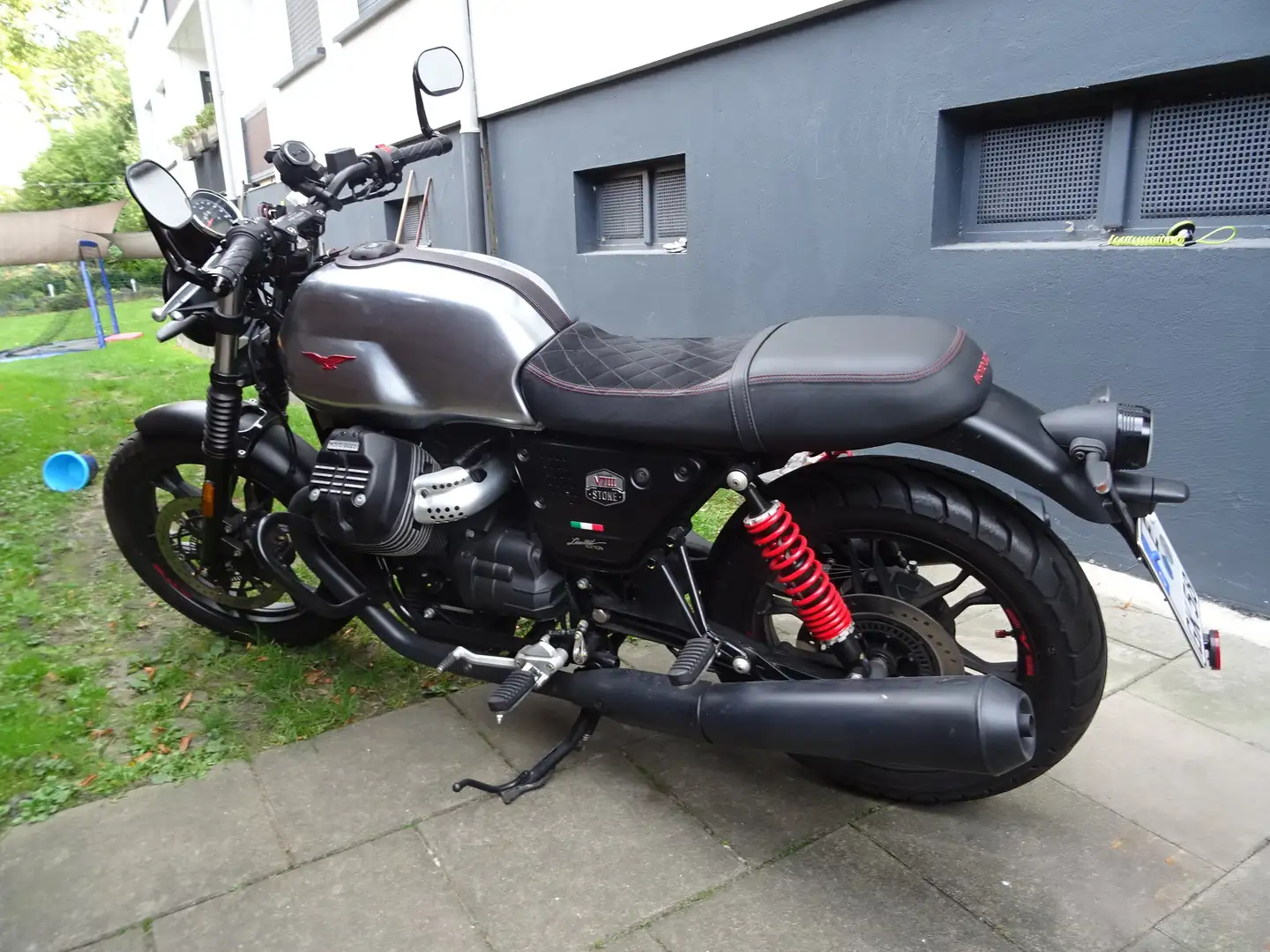 Moto Guzzi V 7 III Stone S   FS A2 Argent - 2