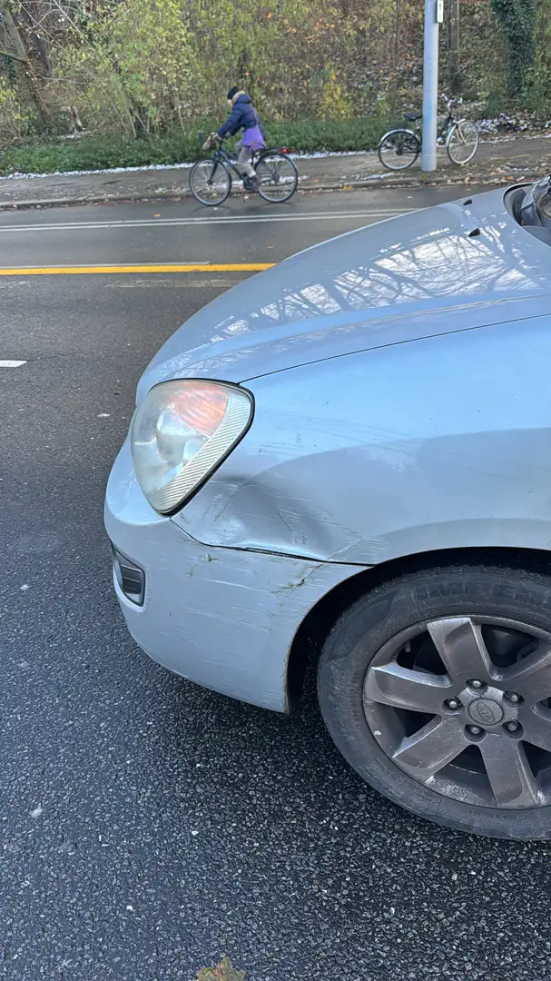 Kia Carens kia carens 7 sitzer Silber - 1