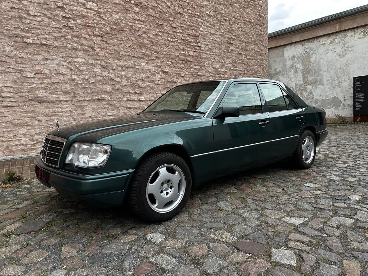 Mercedes-Benz E 420 zelena - 1