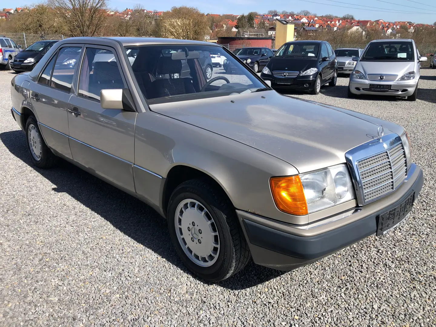 Mercedes-Benz 230 E*SHD*Sitzheizung*Sportsitze Karo Braun* Zilver - 2