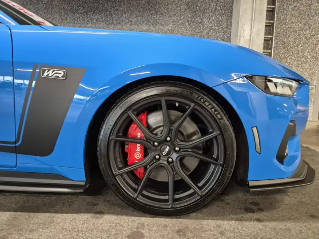 Ford Mustang view 4