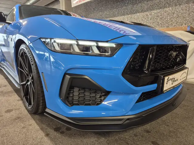 Ford Mustang view 5