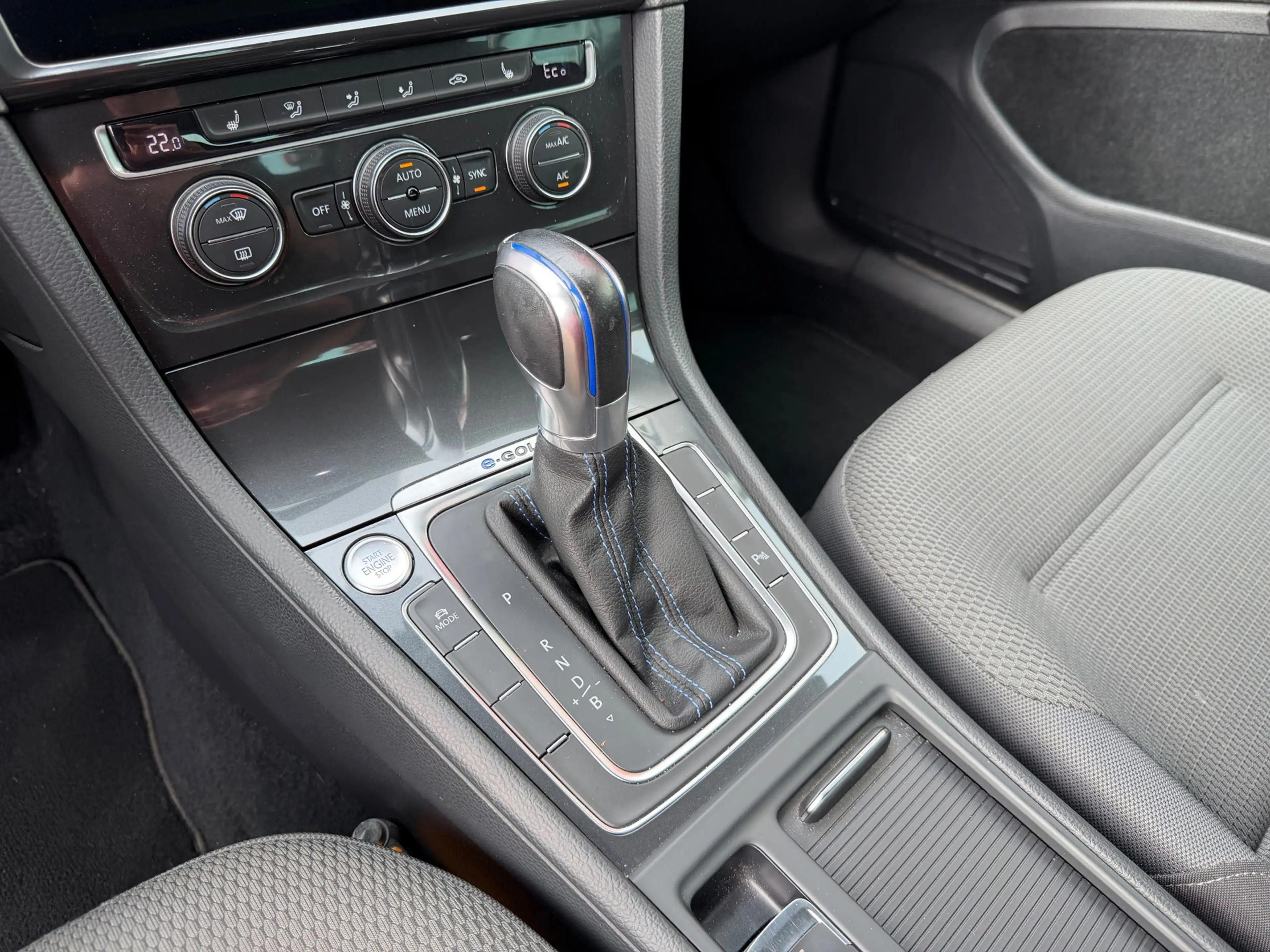 Volkswagen e-Golf E-Golf, navi, acc-cruise, digi-dash, soh 88% — photo 14