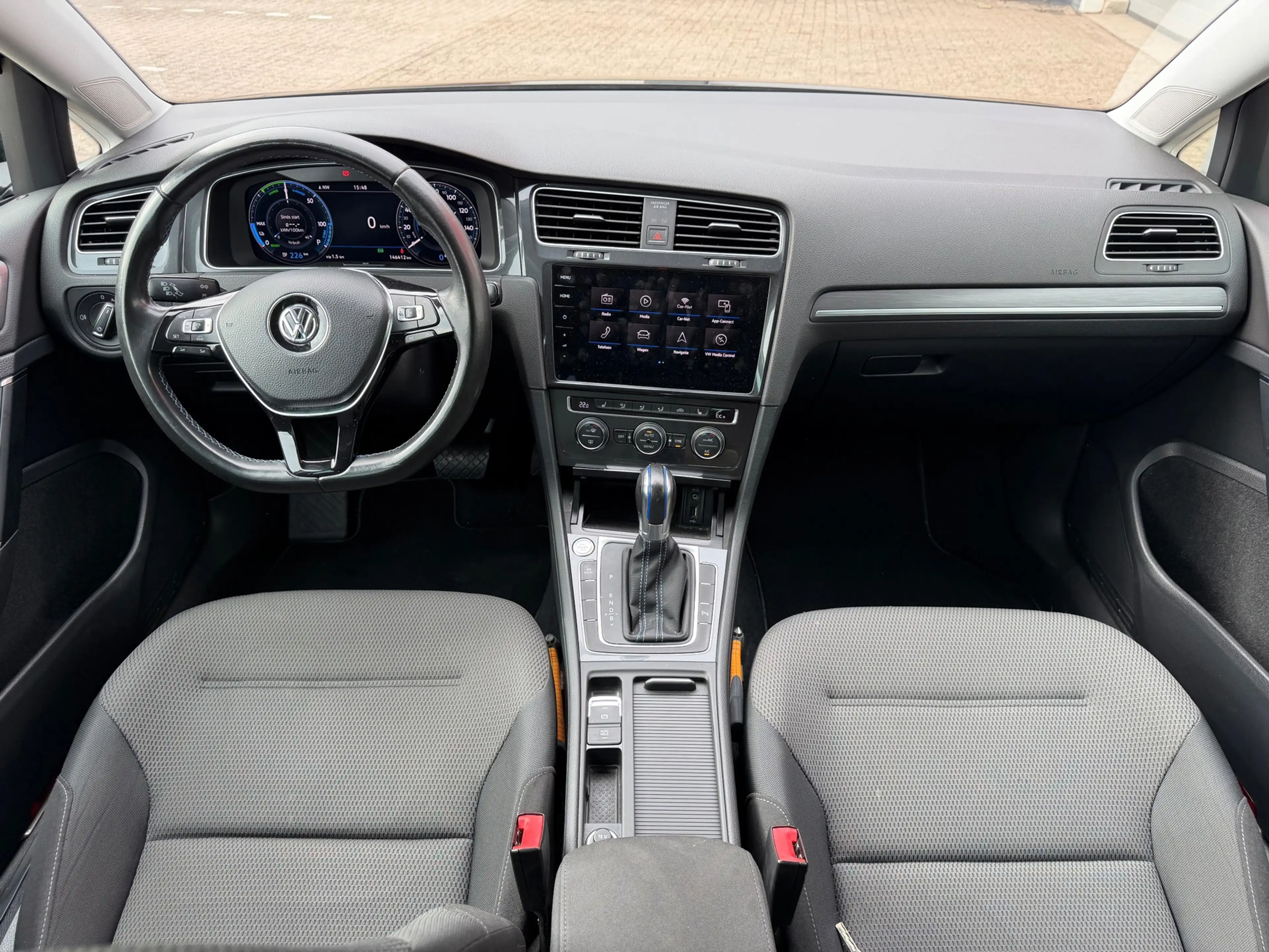 Volkswagen e-Golf E-Golf, navi, acc-cruise, digi-dash, soh 88% — photo 8