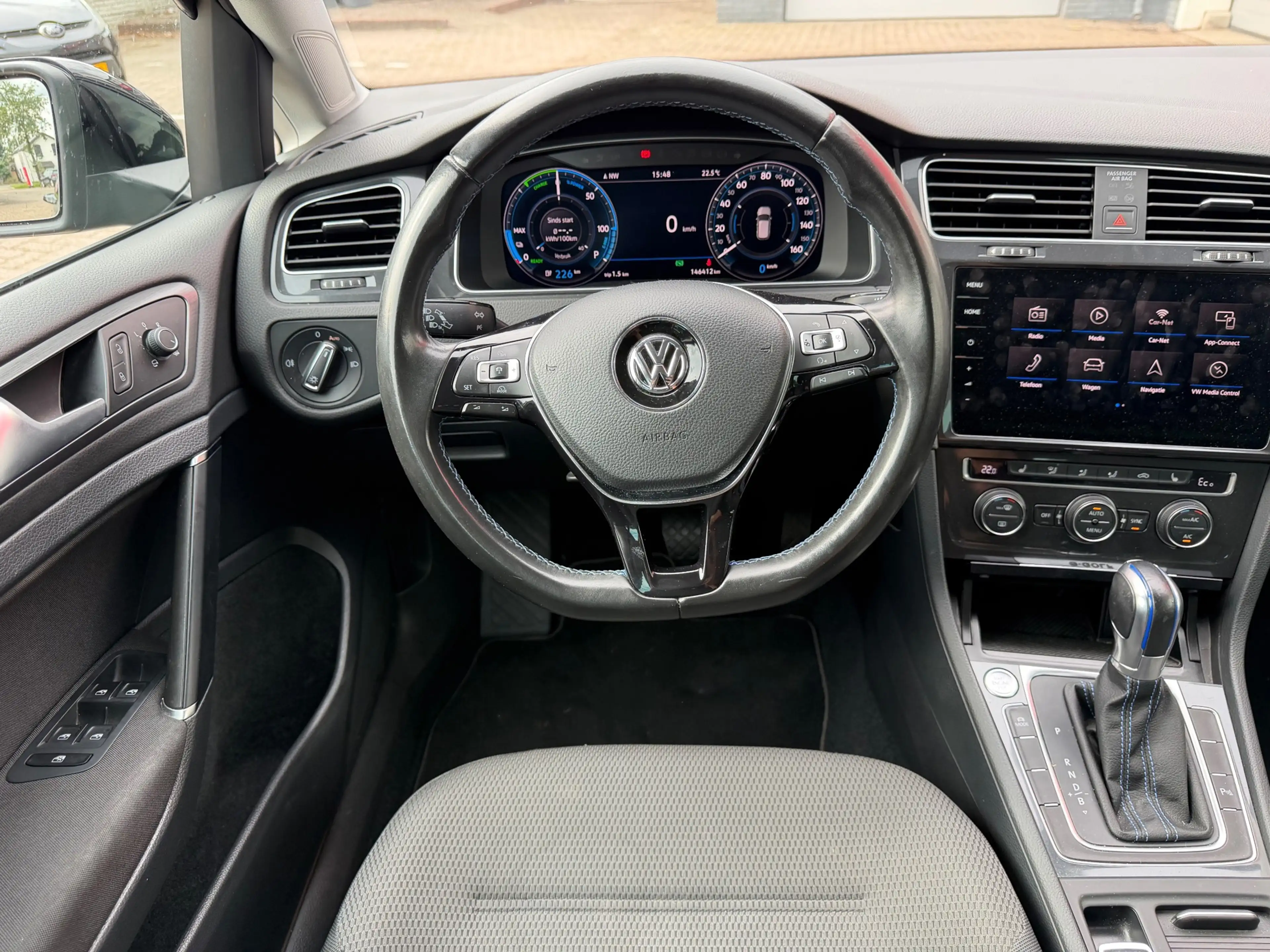 Volkswagen e-Golf E-Golf, navi, acc-cruise, digi-dash, soh 88% — photo 9