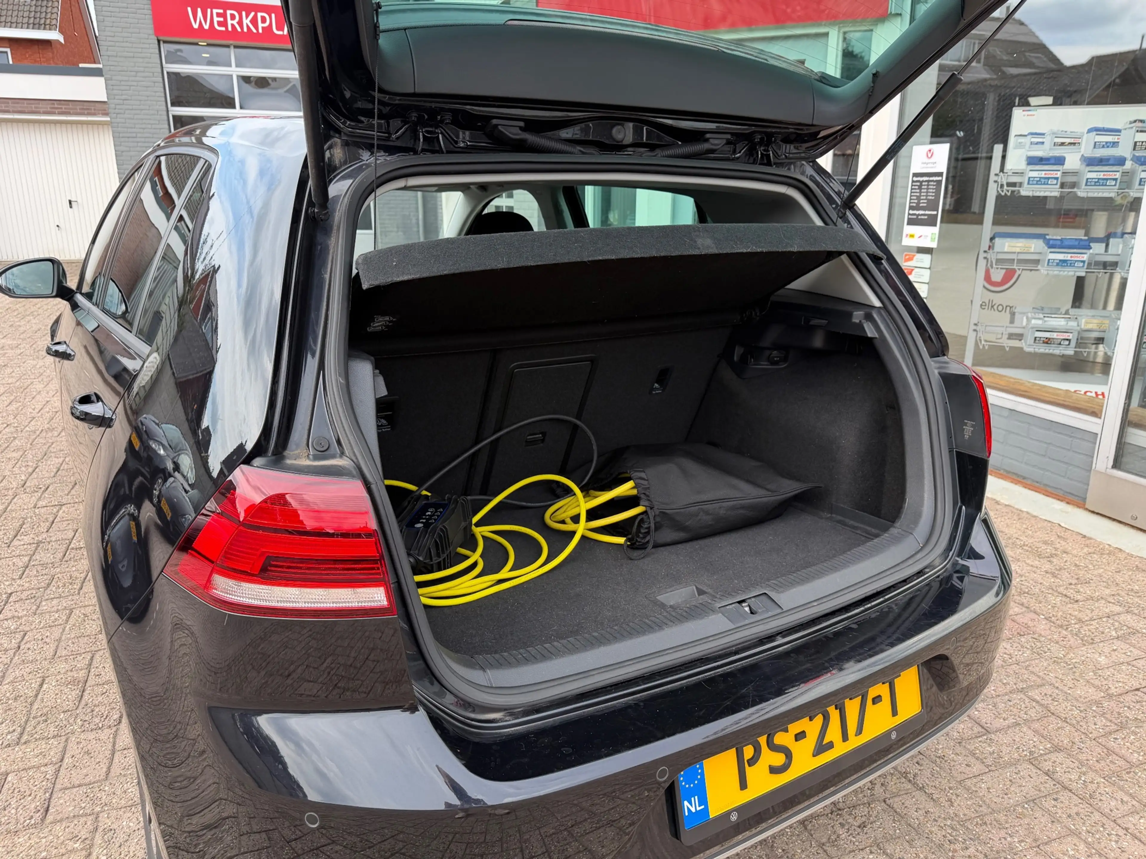 Volkswagen e-Golf E-Golf, navi, acc-cruise, digi-dash, soh 88% — photo 18