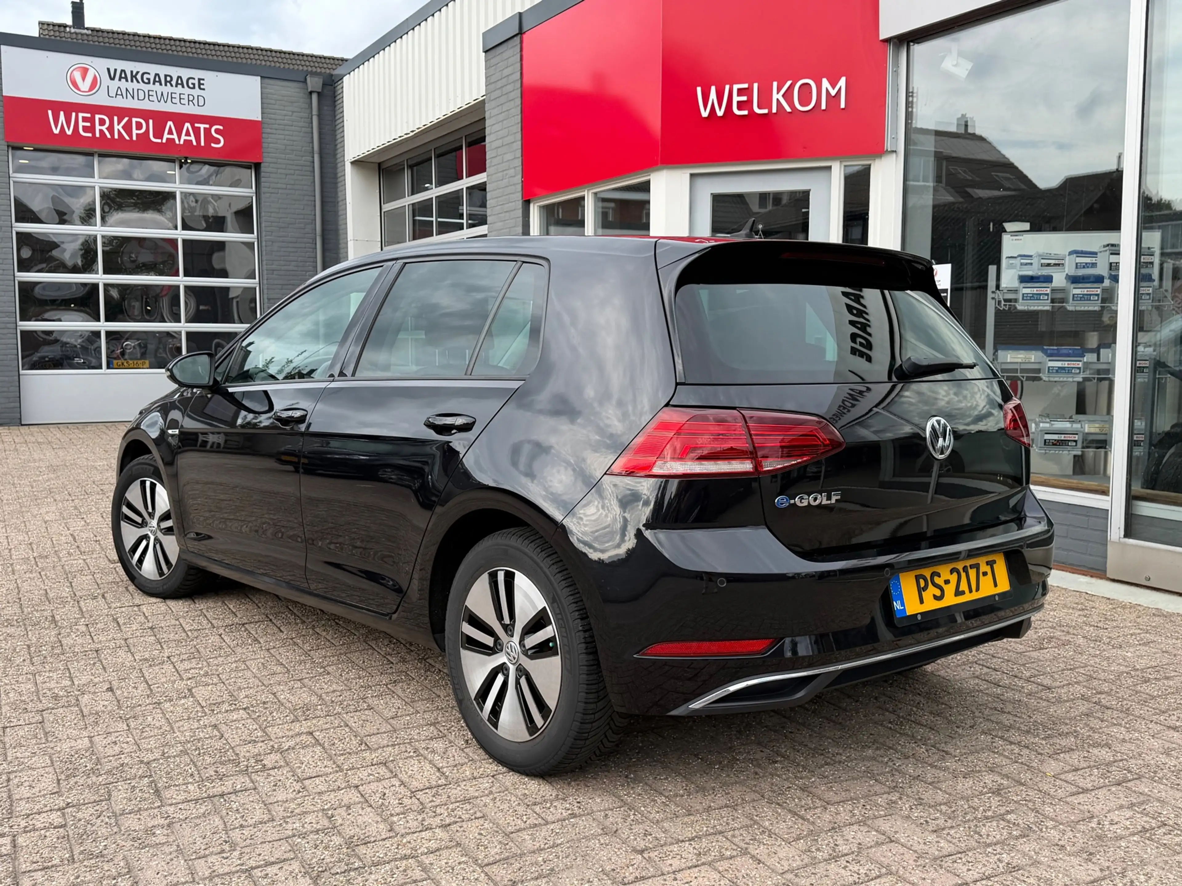 Volkswagen e-Golf E-Golf, navi, acc-cruise, digi-dash, soh 88% — photo 3
