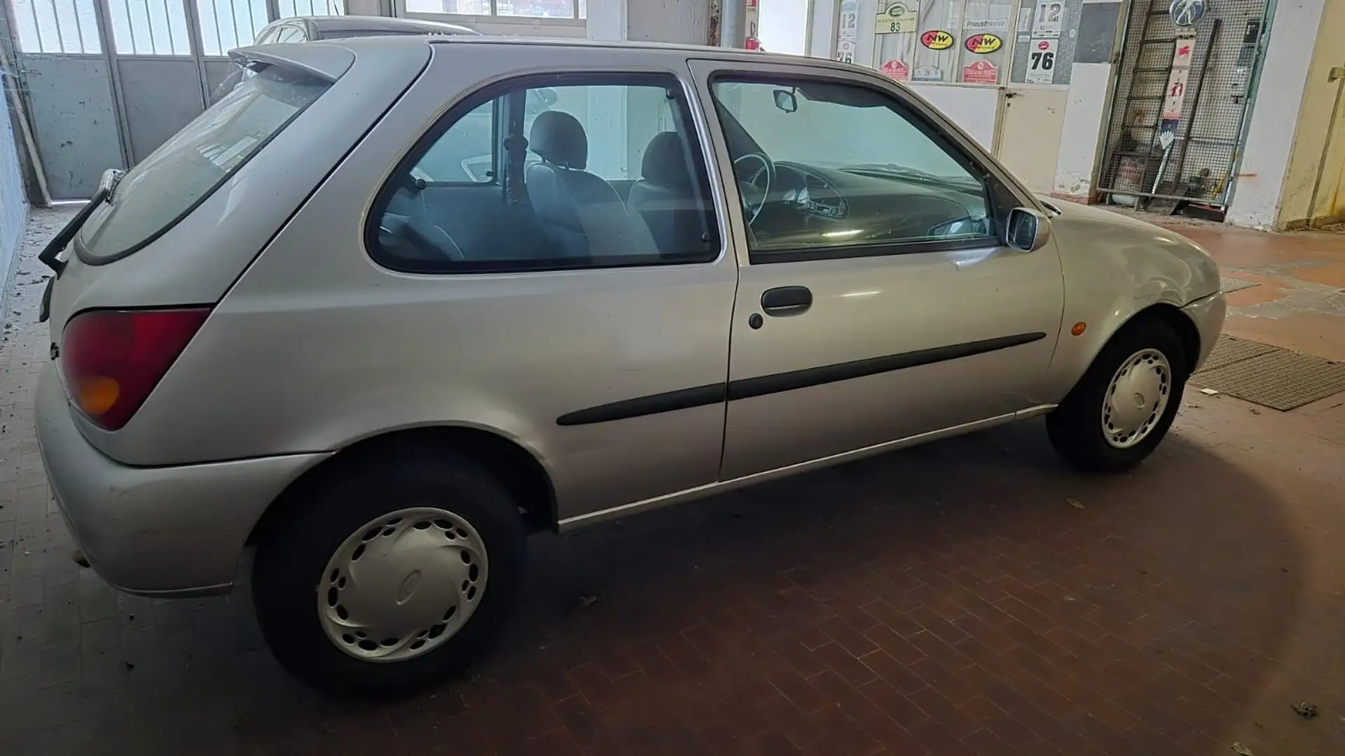 Ford Fiesta Fiesta 3p 1.2 Techno c/abs,AC,SS Srebrny - 1